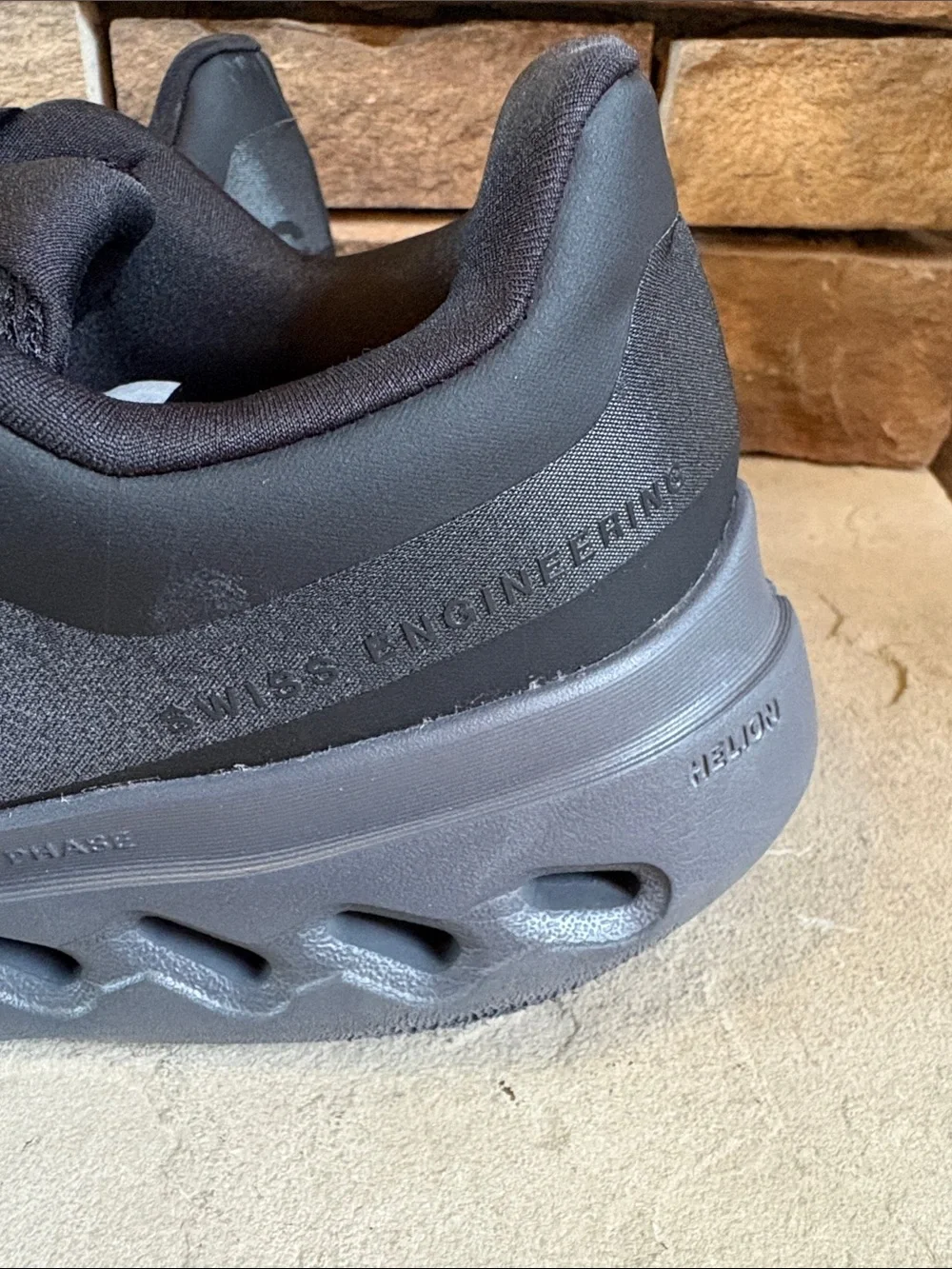 On Cloudsurfer Next men’s trainer running shoes sz  11 in black/grey